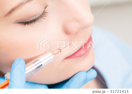 botox woman fillers spa facial young treatment syringe 31721415