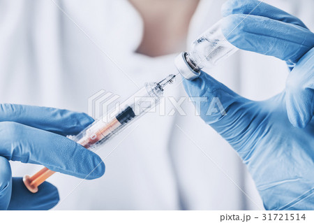 injecting injection vaccine vaccination medicine flu woman docto injecting injection vaccine vaccination medicine flu woman docto 31721514