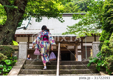初夏の鎌倉 報国寺と着物姿の参拝客 初夏の鎌倉 報国寺と着物姿の参拝客 31722093