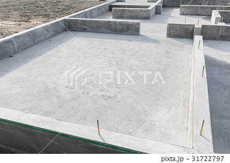 新築イメージ　住宅のコンクリート基礎 31722797