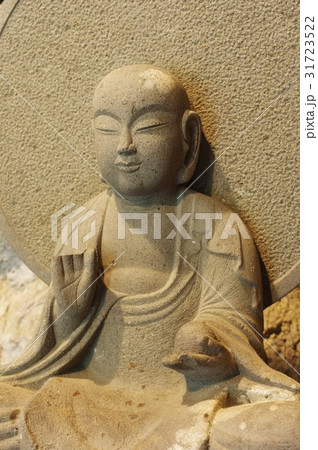 信州の文化財　名工　守屋貞治の石仏　推定：延命地蔵菩薩像　俯瞰（長野県木曽福島　木曽福島郷土館） 31723522
