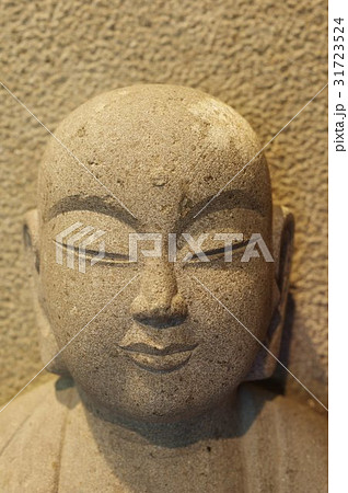 信州の文化財 名工 守屋貞治の石仏 推定:延命地蔵菩薩像 頭部(長野県木曽福島 木曽福島郷土館) 信州の文化財 名工 守屋貞治の石仏 推定:延命地蔵菩薩像 頭部(長野県木曽福島 木曽福島郷土館) 31723524