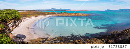 Beautiful beach on Maria Island, Tasmania Beautiful beach on Maria Island, Tasmania 31728087