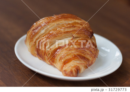 close-up croissant on white plate. close-up croissant on white plate. 31729773