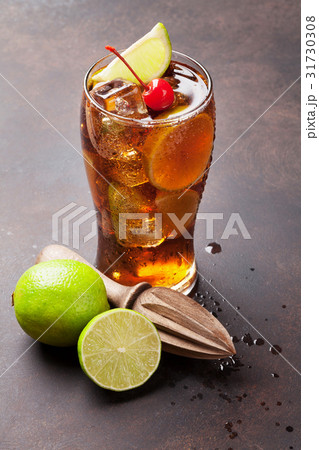 Cuba libre cocktail 31730308