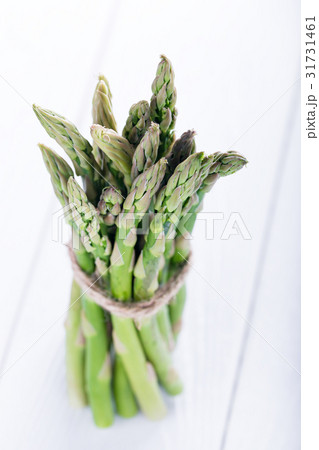 Fresh green asparagus 31731461
