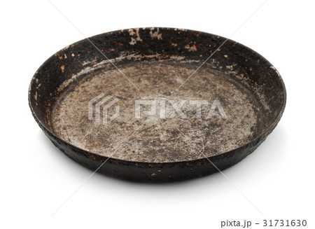 Old dirty frying pan 31731630