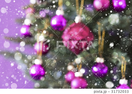 Blurry Christmas Tree Balls, Bokeh And Snowflakes 31732033