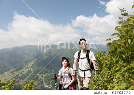 登山　トレッキングイメージ　 31732579