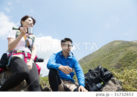 登山　トレッキングイメージ　 31732653