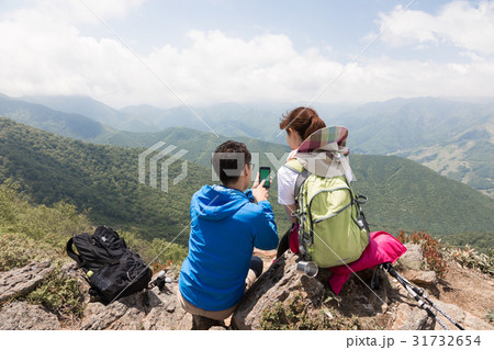 登山　トレッキングイメージ　 31732654