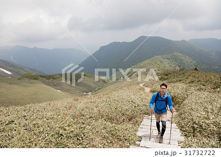 登山　トレッキングイメージ 31732722