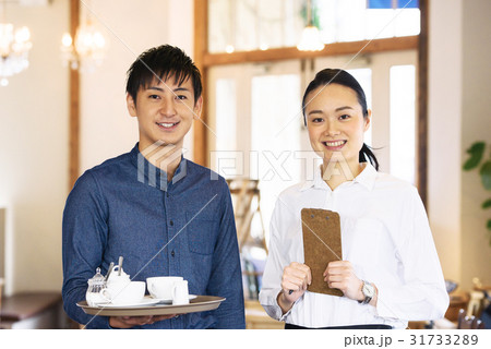 若いカフェ店員 若いカフェ店員 31733289