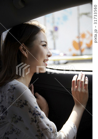 眺める  外を見る 大学生 31733560