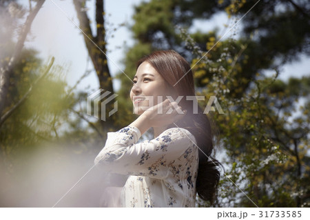 大学生 笑い 若い女性 31733585