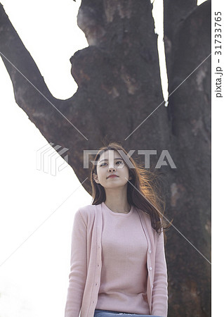 余裕 若い女性 快適 31733765