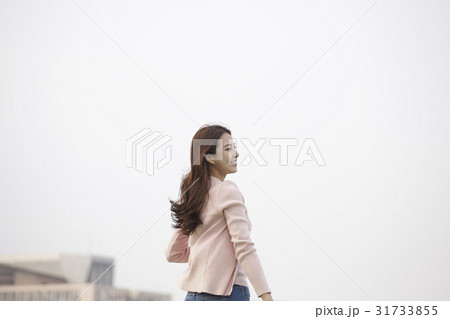 若い女性 楽しみ 楽しさ 31733855