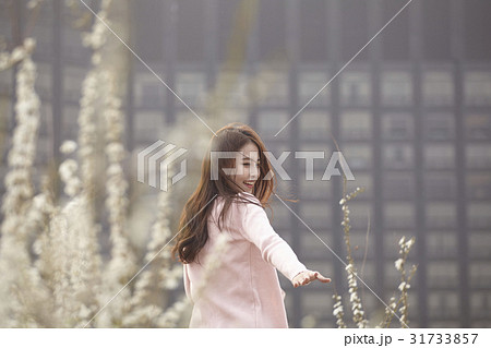 振り返っ表示 振り向く 手出し 31733857