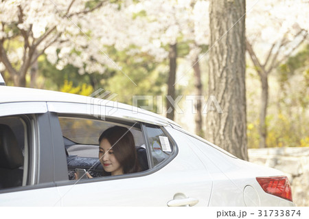 20代 若い女性 タクシー 31733874