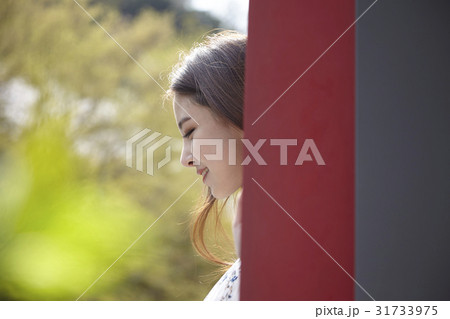 見下ろす 見おろす 大学生 31733975