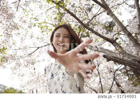 若い女性 楽しみ 楽しさ 31734001