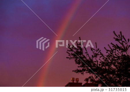 A bright rainbow in the sky 31735015