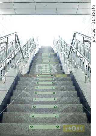 階段 国会の舎堂駅 ローアングル 31735365