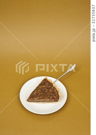 茶色の背景 パン 皿 31735637