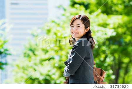 ビジネスウーマン(新緑) ビジネスウーマン(新緑) 31736626
