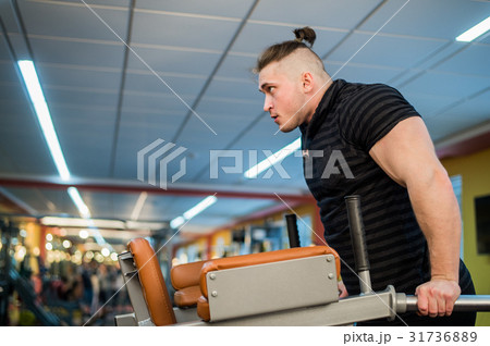 Focused man doing dips in the gym Focused man doing dips in the gym 31736889