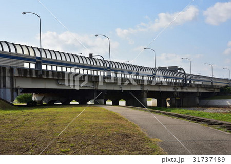 鴨川に架かる道路橋 鴨川に架かる道路橋 31737489