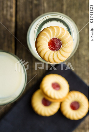 Sweet biscuits with jam. Sweet biscuits with jam. 31741823