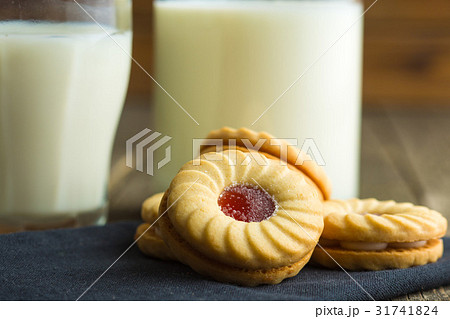 Sweet biscuits with jam. Sweet biscuits with jam. 31741824
