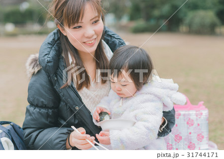 play at the park　1 year old 31744171
