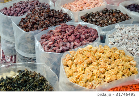 Dried sweet fruits for sale at market 31746495