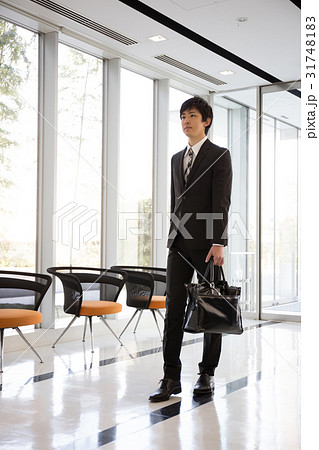 新人　営業　就活 31748183