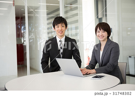 会社　OJT　打合せ　保険関連　 31748302