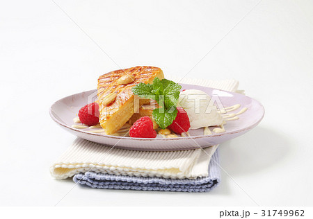 Almond cake with ice cream and raspberries 31749962