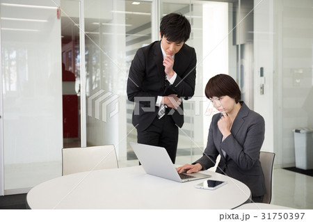 会社 OJT 打合せ 保険関連 会社 OJT 打合せ 保険関連 31750397