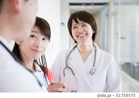 医者　看護師　チーム 31750575