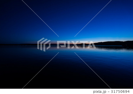 夜になりゆく海 31750694