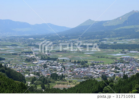 阿蘇連山と阿蘇市田園 阿蘇連山と阿蘇市田園 31751091