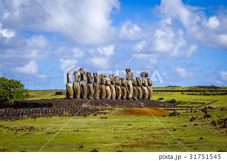 Moais statues, ahu Tongariki, easter island Moais statues, ahu Tongariki, easter island 31751545