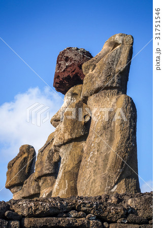 Moais statues, ahu Tongariki, easter island 31751546