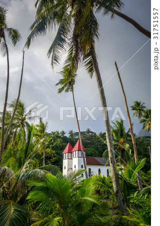 Haapiti church in Moorea island jungle, landscape 31751557