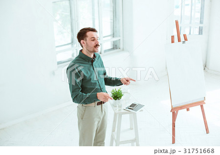 Speaker at Business Meeting in the conference hall 31751668