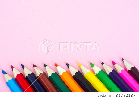 Multicolored pencils on pink paper background 31752137