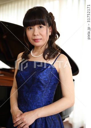 ピアニストの女性の写真素材