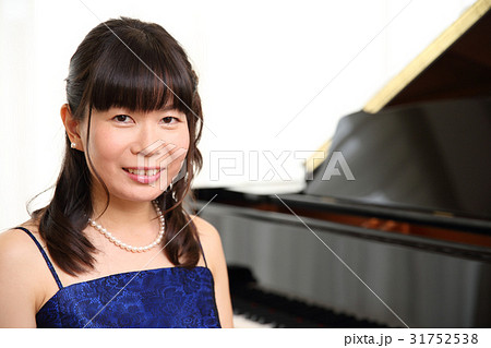ピアニストの女性 31752538