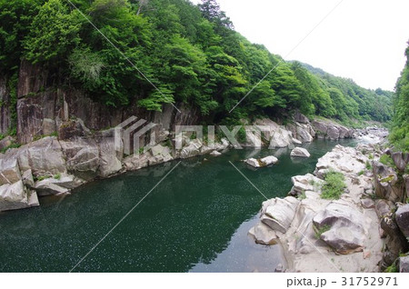 信州　木曽路の景勝　裏寝覚（うらねざめ）　寝覚の床の下流にある 31752971